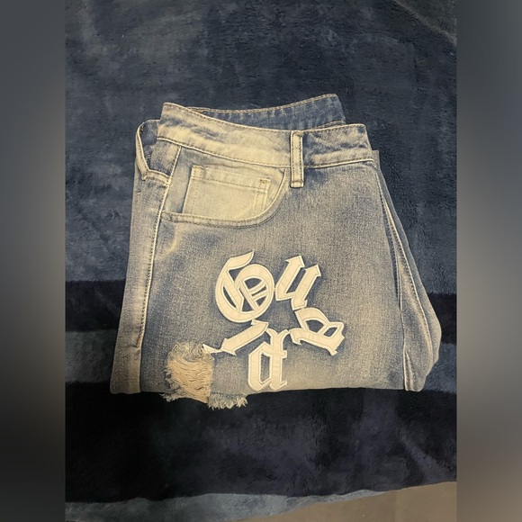 Embroidered Ripped Jeans - Picture 8 of 8